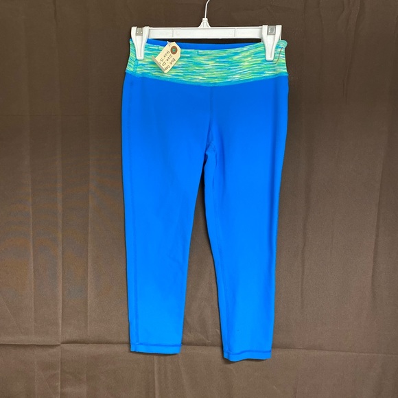 Ivviva Blue Cropped Leggings and Loose White T-Shirt - Picture 2 of 5